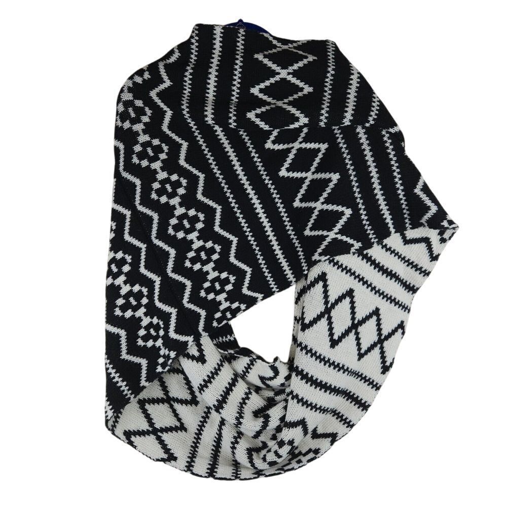 NWT Maurices Wide Infinity Scarf One Size Black Cream Outdoor‎ Cozy Ski Winter